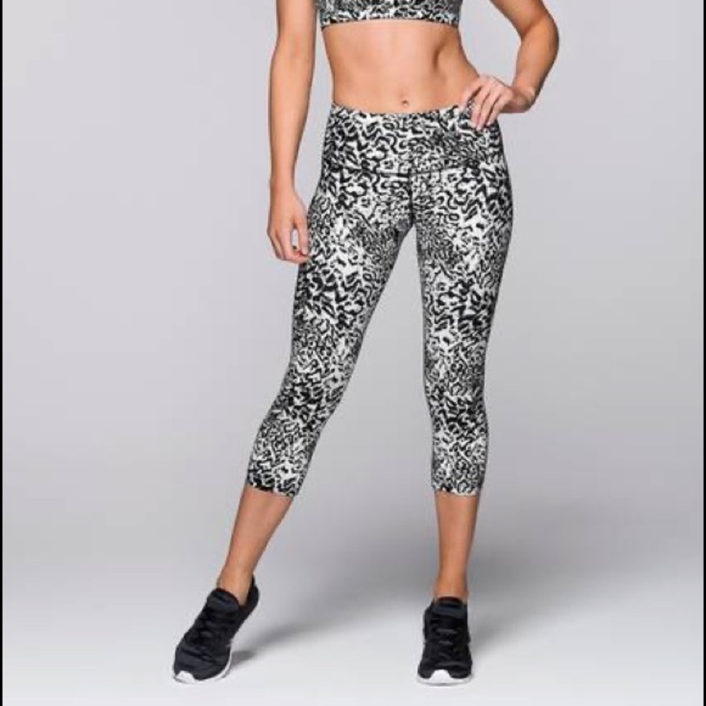 Lorna Jane jaguar leggings core tights gray black animal print L